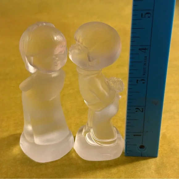 Fenton Art Glass Kissing Boy and Girl figurines in crystal velvet satin glass - Picture 6 of 8